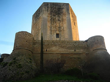 Torre del homenaje hexagonal del Castillo Nuevo o de Santiago de Sanl&uacute;car de Barrameda