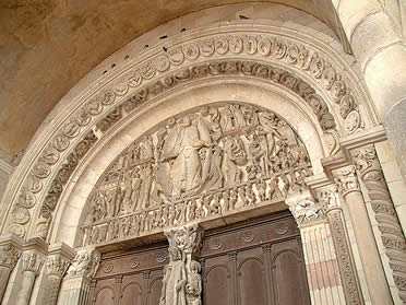 Puerta con t&iacute;mpano de la catedral de San L&aacute;zaro de Autun