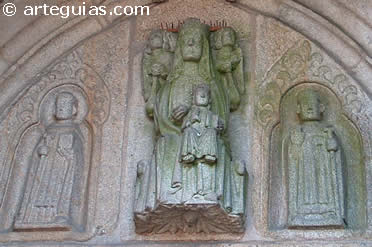 Timpano del convento de Santo Domingo en Santiago de Compostela