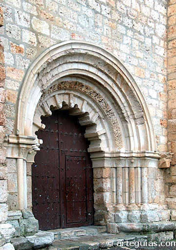 Puerta norte. Iglesia de Villamuriel de Cerrato