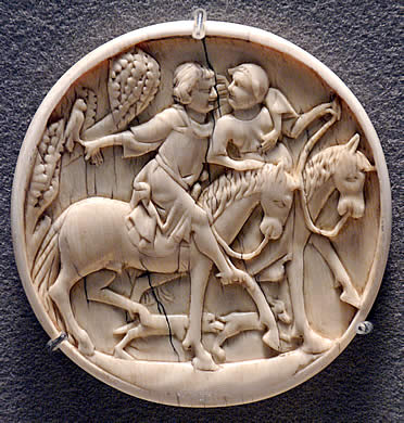 Escena amorosa en una placa de marfil francesa del siglo XIV