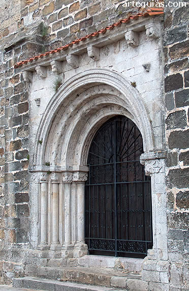 Iglesia de Santa Mar&iacute;a de los &Aacute;ngeles de San Vicente de la Barquera. Camino de la Costa a Santiago de Compostela