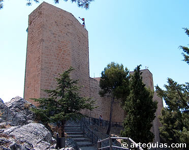 Una de las torres del castillo de Santa Catalina de Ja&eacute;n