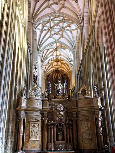 Nave central de la catedral g&oacute;tica de Astorga, Le&oacute;n