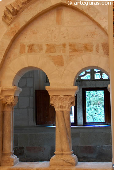 Ventanal de la Sala Capitular del Monasterio Premostratense de La Vid, Burgos