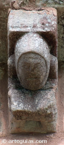 Vida Monastica. El monje medieval en un canecillo rom&aacute;nico