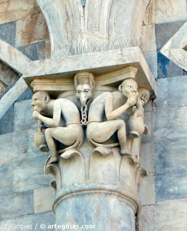Capitel con monos. Pisa