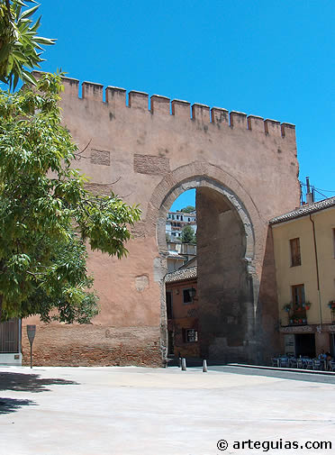Puerta de Elvira. Vista desde el exterior