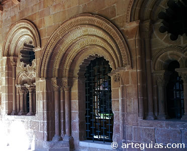 Entrada a la antigua sala capitular. San Pedro. Soria