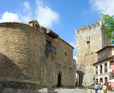 Torre de los Vald&eacute;s, Salas