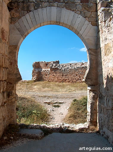 Alaczaba de Gormaz: la Arquitectura de Al-Andalus se asocia al arco de herradura