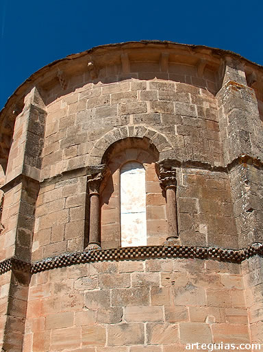 Ventanal central del &aacute;bside