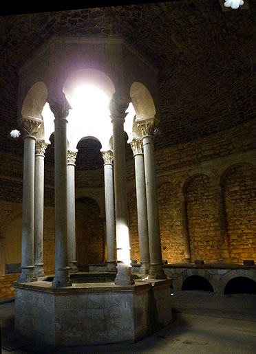 Los llamados "Ba&ntilde;os &Aacute;rabes de Girona" son realmente de autor&iacute;a cristina y construcci&oacute;n rom&aacute;nica