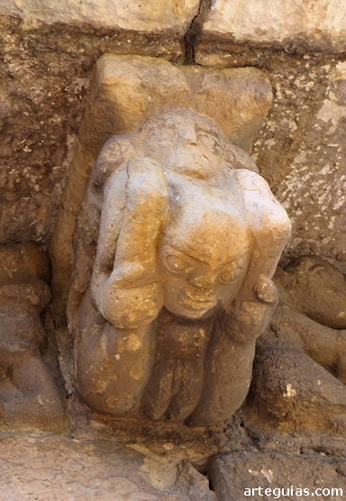 Canecillo er&oacute;tico, Cervatos (Cantabria)