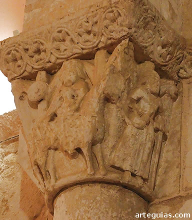 Capitel de la Huida a Egipto, id&eacute;ntico al de  San Miguel de Fuentidue&ntilde;a