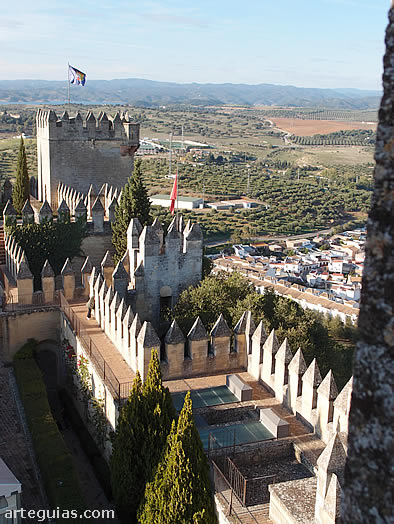 Castillo de Almod&oacute;var del R&iacute;o