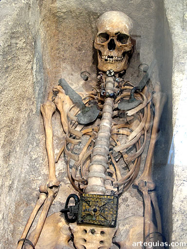 En los enterramientos visigodos el cadaver llevaba todo su ajuar y joyer&iacute;a personal