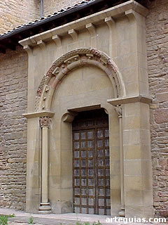 Puerta rom&aacute;nica de la ciller&iacute;a