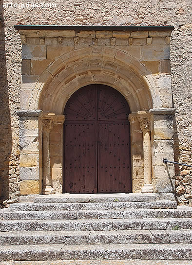 Sencilla puerta de ingreso