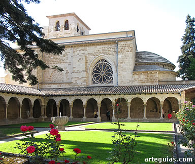 Claustro e iglesia de San Pedro de la R&uacute;a de Estella