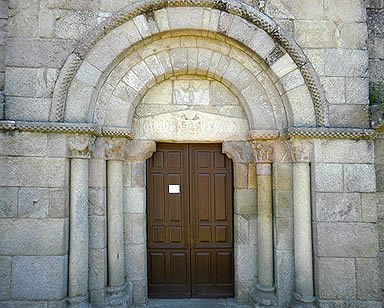 Puerta rom&aacute;nica
