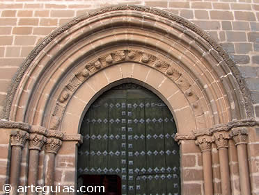 Portada de la iglesia de El Savador