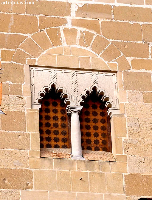 Ventanal de la Torre de Boabdil o Torre Nueva, Porcuna