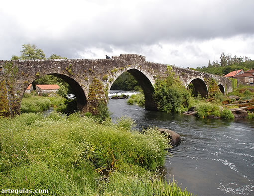 A Ponte Vella (El Puente Viejo) de Ponte Maceira