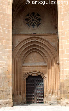 Puerta sur de la iglesia parroquial de Ba&ntilde;ares, La Rioja