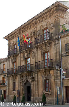 Ayuntamiento de Briones, en el palacio de los Marqueses de San Nicol&aacute;s