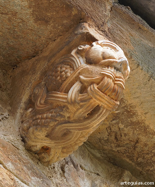 Corull&oacute;n, Le&oacute;n: canecillo de la iglesia de San Esteban