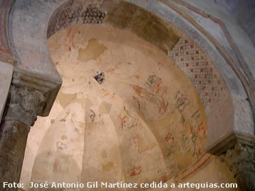 Arco triunfal de la iglesia. Pe&ntilde;alba de Santiago
