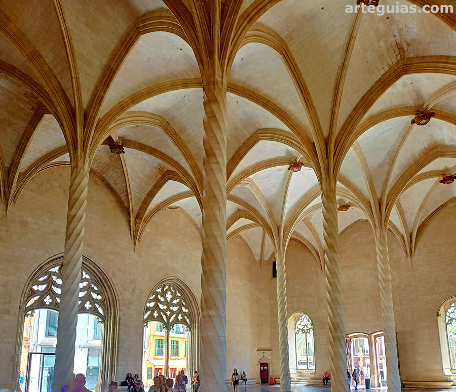 Interior de la Lonja de Palma de Mallorca