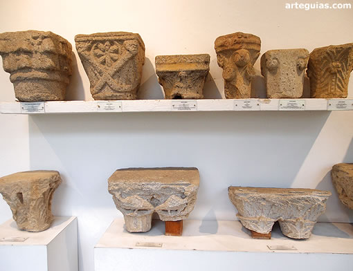 Lapidario medieval del Museo: capiteles medievales