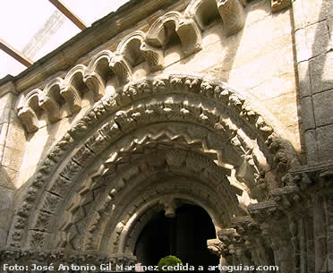 Puerta de la iglesia de Vilar de Donas