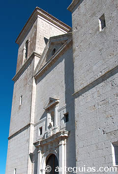Fachada renacentista de la iglesia de Santa Mar&iacute;a del Castillo de Campo Real, Madrid