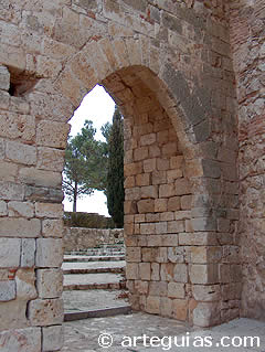 Castillo de Torremocha, Santorcaz. Puerta g&oacute;tica