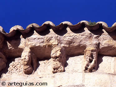Iglesia de San Juan Bautista. Metopas y canecillos