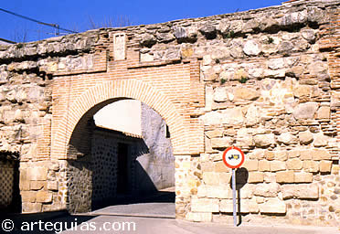 Puerta de la muralla de Talamanca de Jarama. Madrid