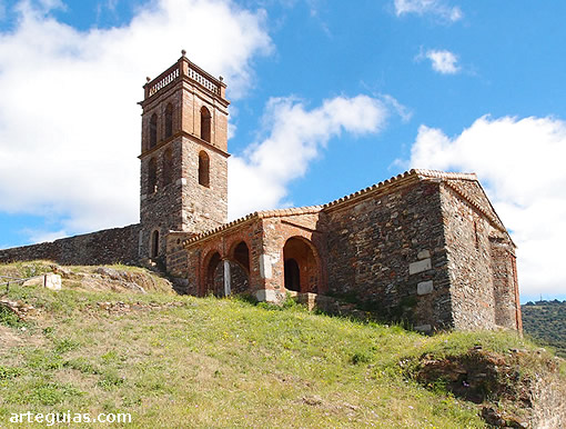 La Ermita de la Concepción de Almonaster la Real desde el suroeste