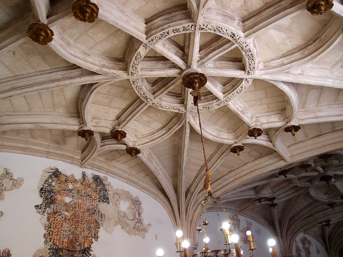 Antigua sacrist&iacute;a con sus b&oacute;vedas y pinturas