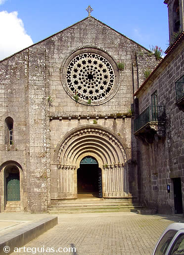 Fachada principal de la iglesia