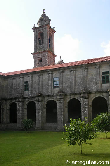 Dos pisos del claustro