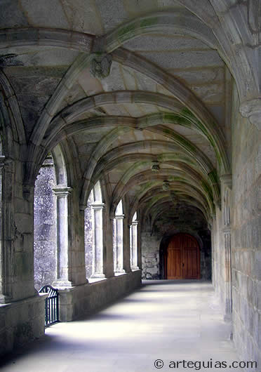 Una de las pandas del claustro. Monasterio de Armenteira
