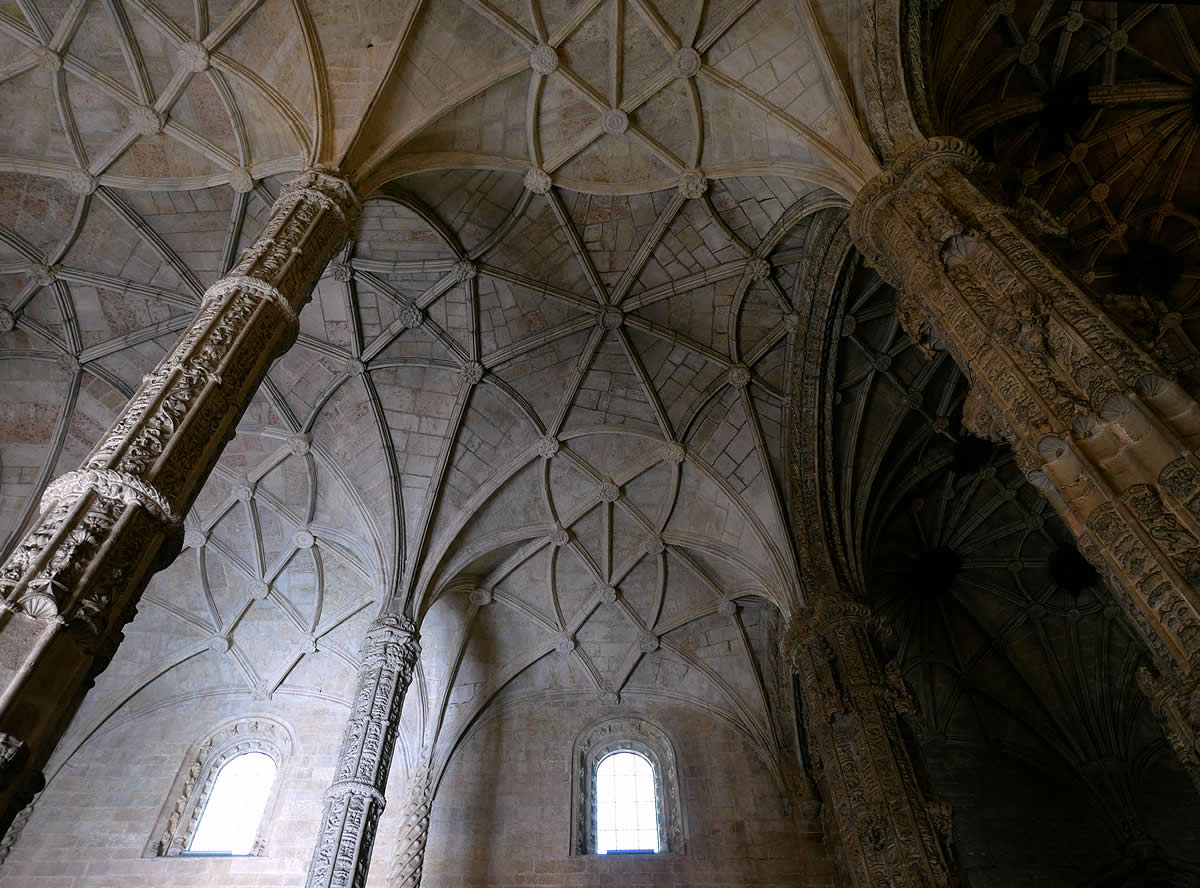 Arquitectura de la iglesia g&oacute;tica, manuelina y renacentista