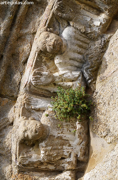 Detalle de una arquivolta de la puerta  occidental