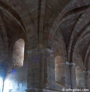 Interior del crucero de la iglesia
