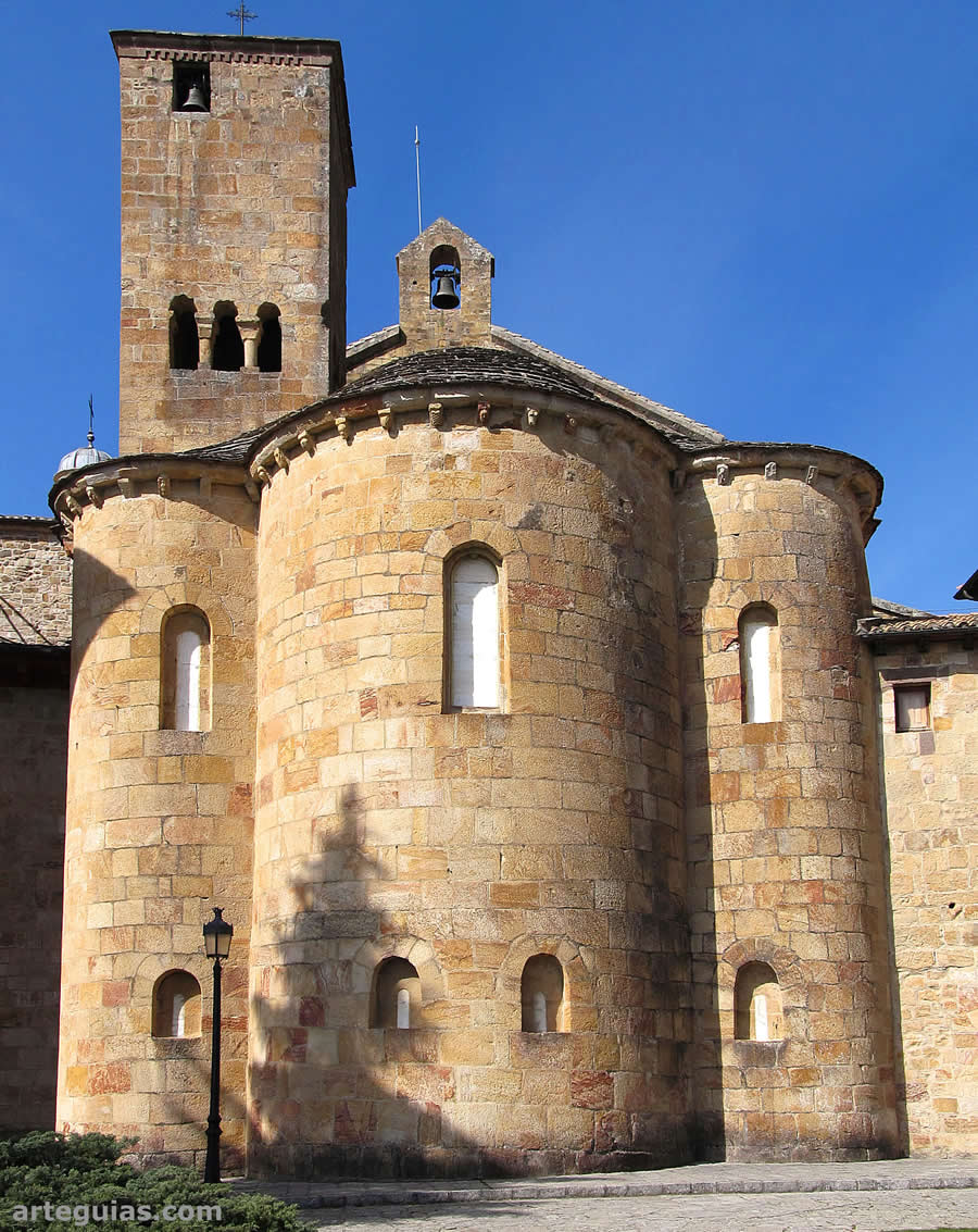 Cabecera rom&aacute;nica de la iglesia abacial de Leyre