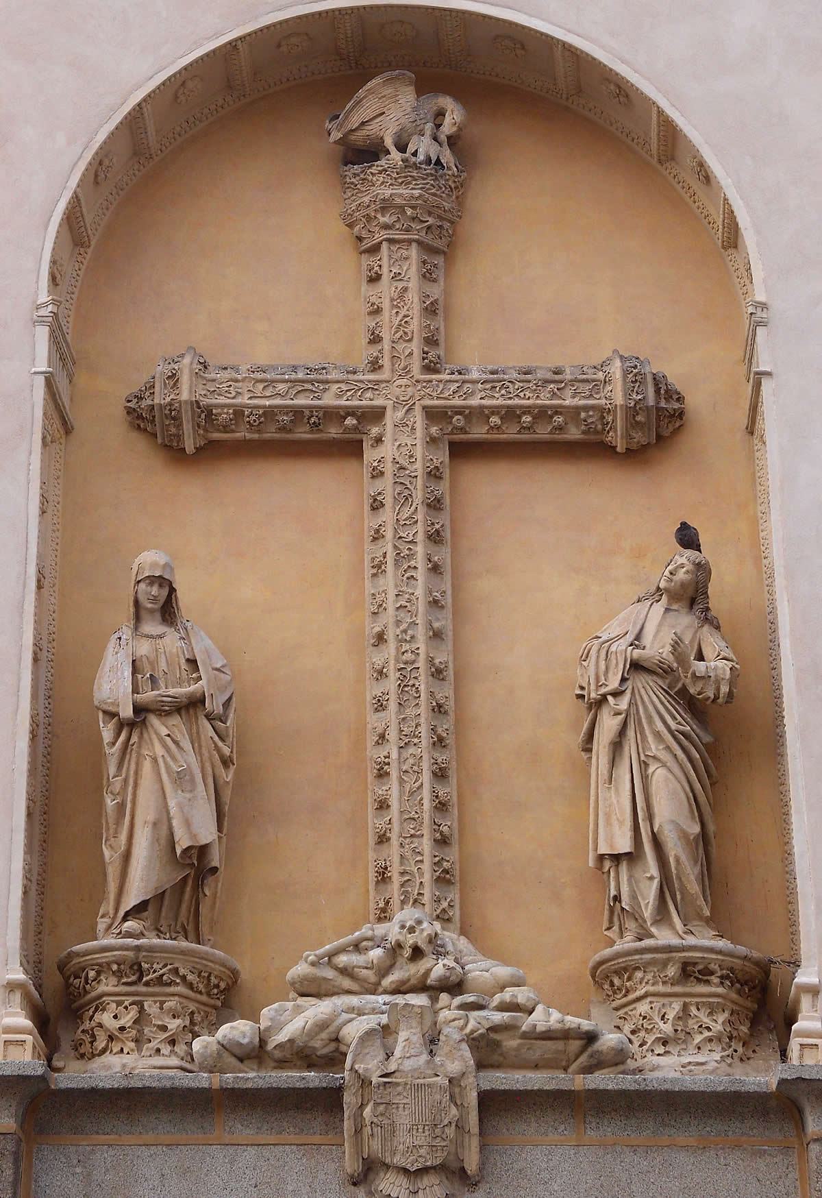 Calvario de la puerta principal