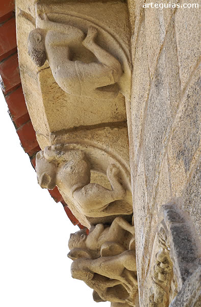 Canecillos de la iglesia